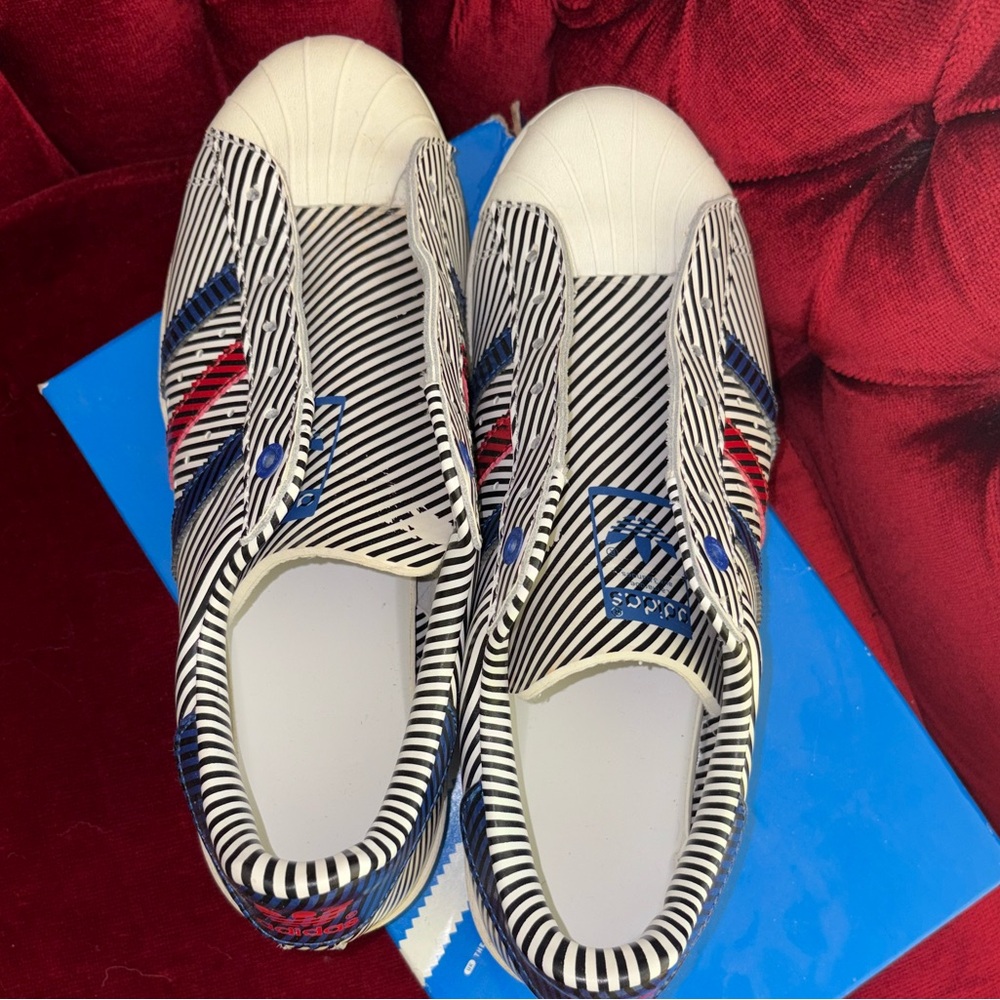 Adidas Original Sneaker *Rare*
